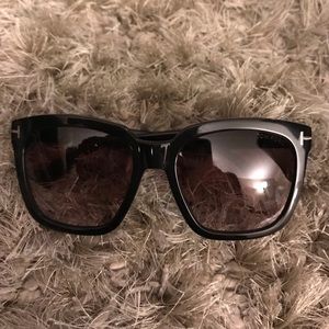 Tom Ford “Amarra” sunglasses